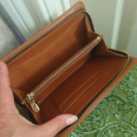 Louis Vuitton Monogram Zippy Wallet - Picture 9 of 15